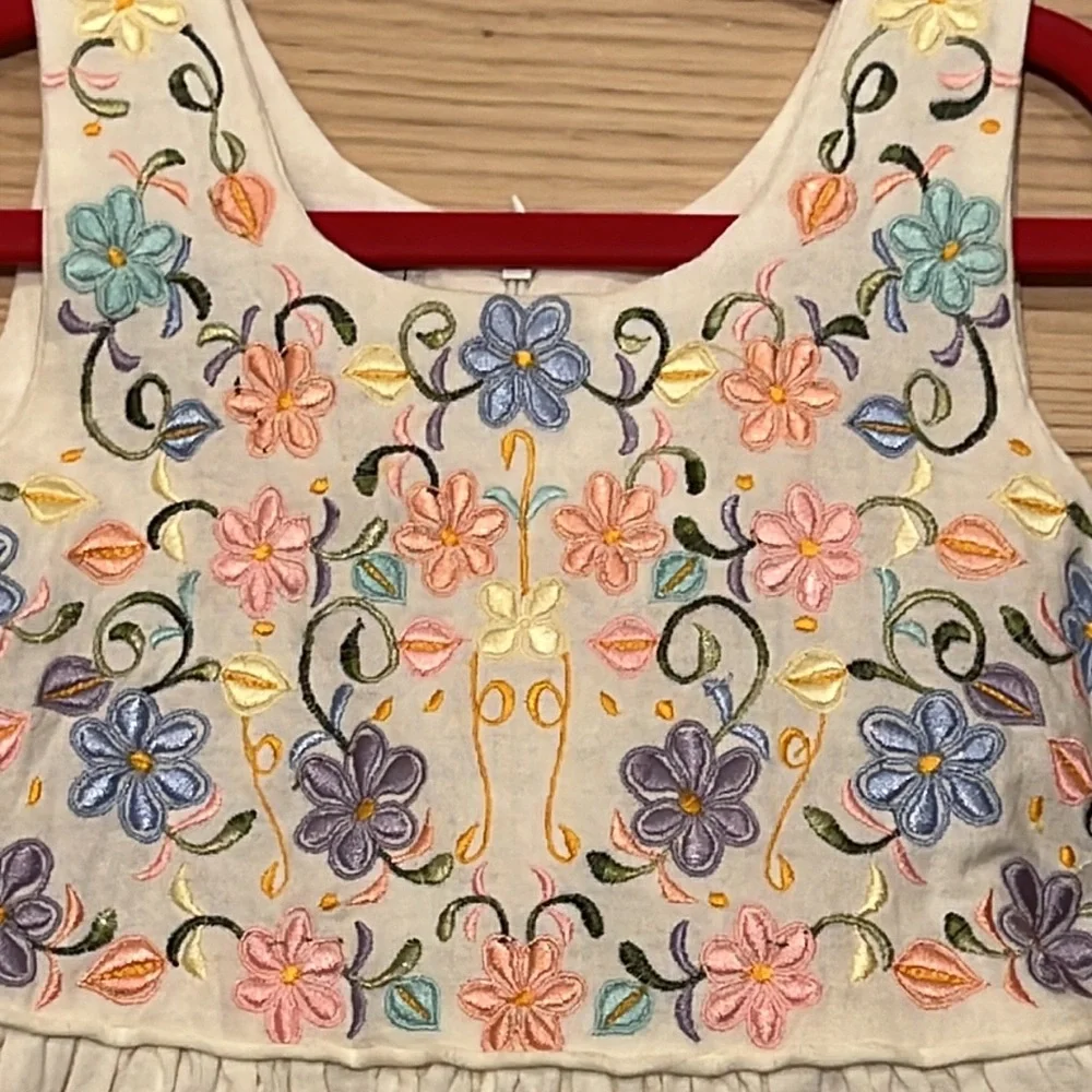 Creaciones Lizeth girls cream embroidered floral dress, size 4T.